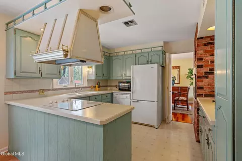 Kitchen - 344 Dolan Dr, Schenectady, NY 12306 photo 1 of 8