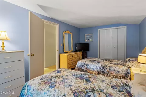 Bedroom - 344 Dolan Dr, Schenectady, NY 12306 photo 11 of 13
