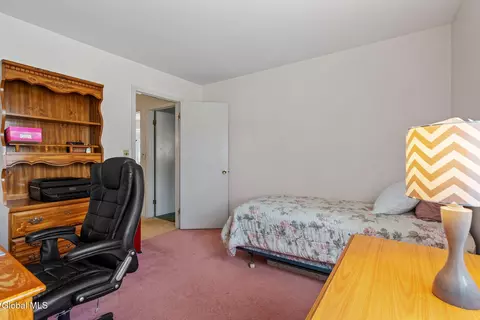 Bedroom - 344 Dolan Dr, Schenectady, NY 12306 photo 7 of 13
