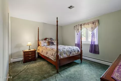 Bedroom - 344 Dolan Dr, Schenectady, NY 12306 photo 6 of 13