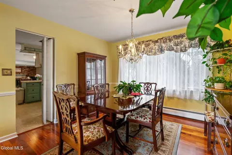 Dining - 344 Dolan Dr, Schenectady, NY 12306 photo 2 of 8