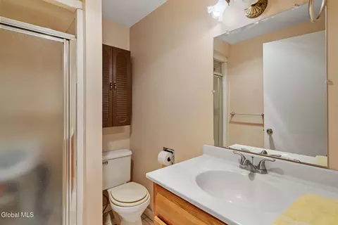 Bath - 344 Dolan Dr, Schenectady, NY 12306 photo 8 of 8