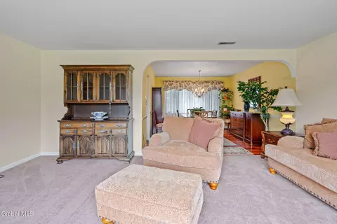 Living - 344 Dolan Dr, Schenectady, NY 12306 photo 3 of 10