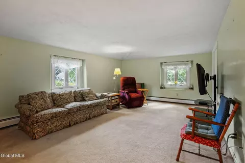 Living - 344 Dolan Dr, Schenectady, NY 12306 photo 9 of 10