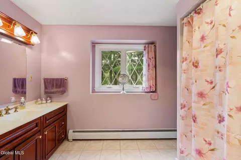 Bath - 344 Dolan Dr, Schenectady, NY 12306 photo 4 of 8