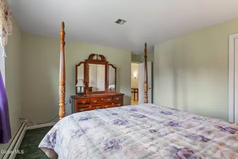 Bedroom - 344 Dolan Dr, Schenectady, NY 12306 photo 4 of 13