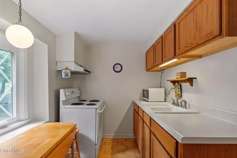 Kitchen - 344 Dolan Dr, Schenectady, NY 12306 photo 7 of 8