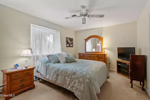 Bedroom - 344 Dolan Dr, Schenectady, NY 12306 photo 2 of 13