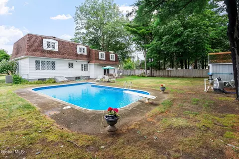 Exterior - 344 Dolan Dr, Schenectady, NY 12306 photo 7 of 10