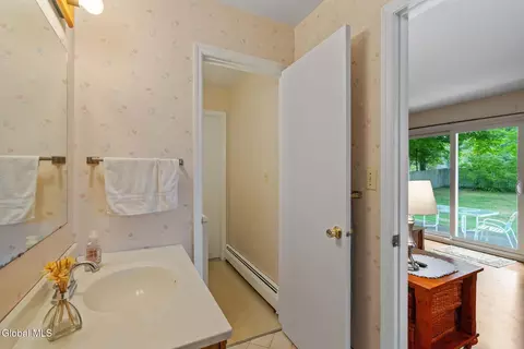 Bath - 344 Dolan Dr, Schenectady, NY 12306 photo 1 of 8
