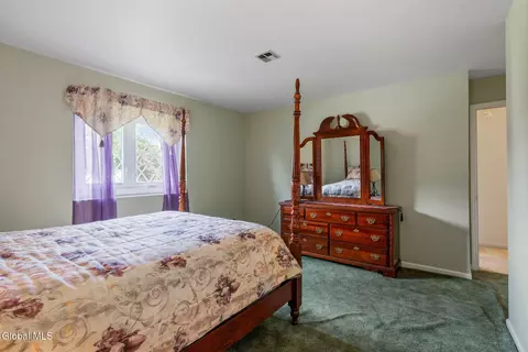 Bedroom - 344 Dolan Dr, Schenectady, NY 12306 photo 5 of 13
