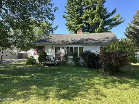 6 Memory Ln, Schenectady, NY 12304