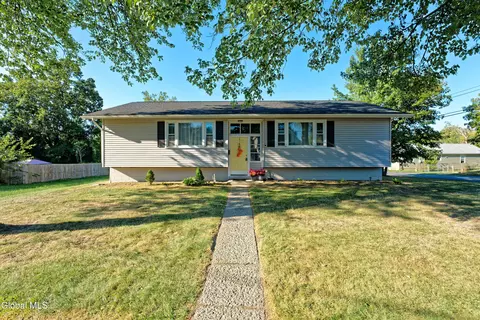 5 Maine Ave, East Greenbush, NY 12061