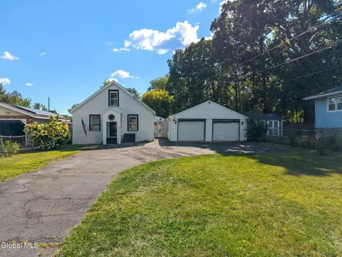 29 Massachusetts Ave, Rensselaer, NY 12144