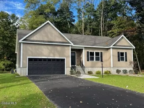 2 Michael Dr, Schenectady, NY 12303