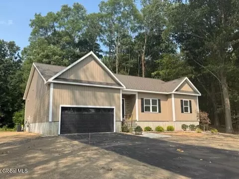 2 Michael Dr, Schenectady, NY 12303