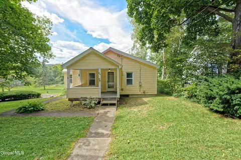 27 North Rd, Clarksville, NY 12041
