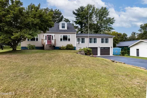 1443 Crescent Vischer Ferry Rd, Halfmoon, NY 12065