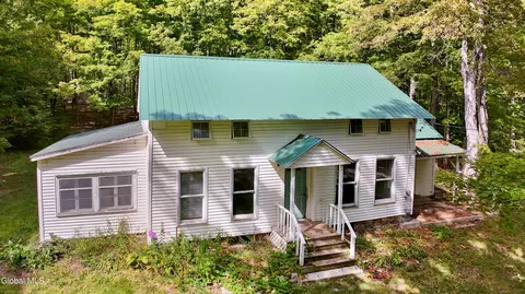 200 Davis Mt Rd, Oak Hill, NY 12460