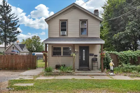 68 Marvin St, Saratoga Springs, NY 12866