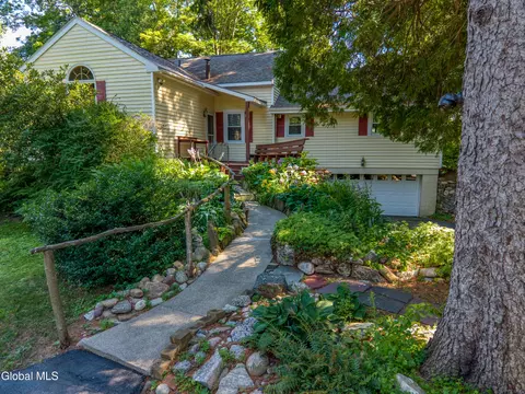 523 Greenfield Rd, Gansevoort, NY 12831