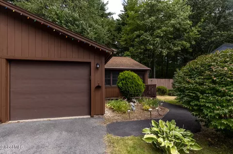 74 Pepper Bush Pl, Malta, NY 12020