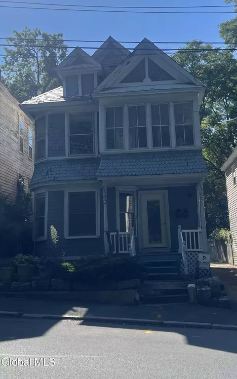 562 Crane St, Schenectady, NY 12303