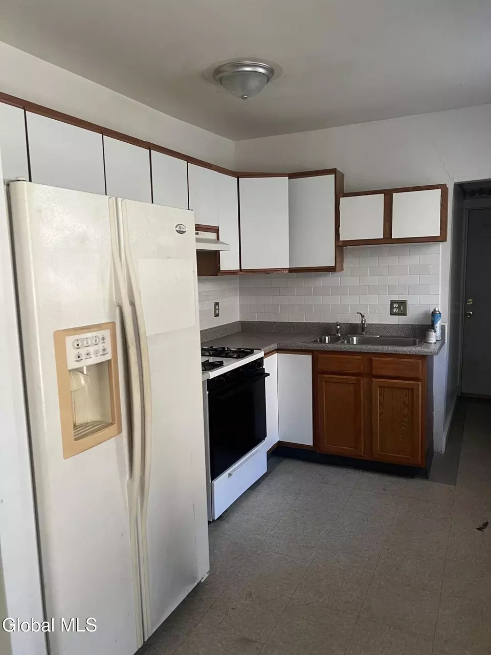  562 Crane St, Schenectady, NY 12303 photo 2