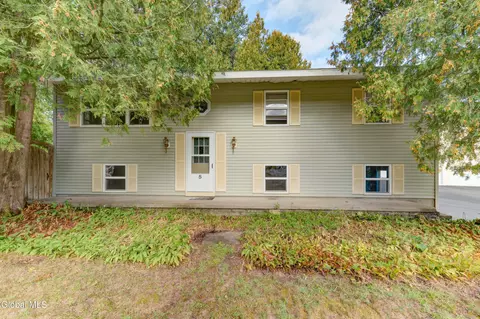 5 Deerleap Pl, Saratoga Springs, NY 12866