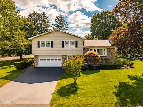 28 Donna Dr, Albany, NY 12205