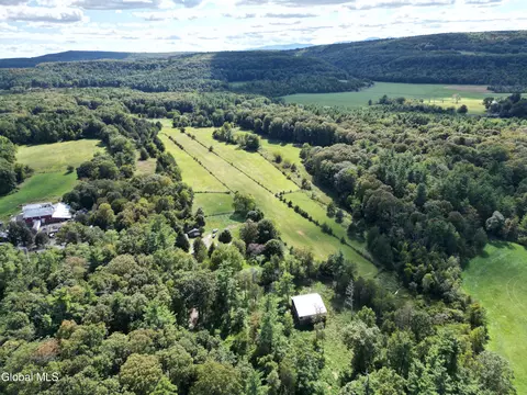 40 Rutkiewicz Rd, Ravena, NY 12143