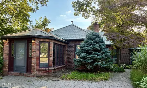 41 Mill Rd, Latham, NY 12110