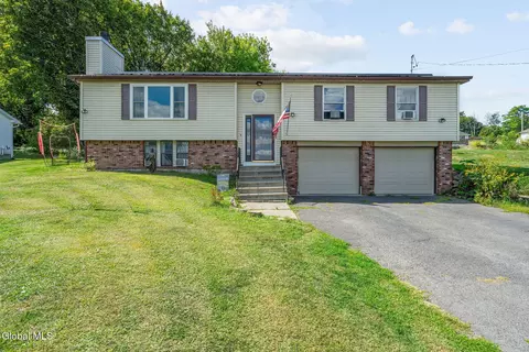 29 Winnie Ave, Ravena, NY 12143