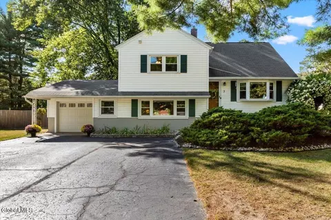 3 Patten Dr, Albany, NY 12211