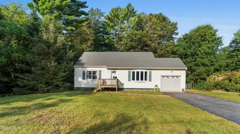 31 Arbutus Dr, Queensbury, NY 12804