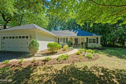 25 Jenee Way, Saratoga Springs, NY 12866