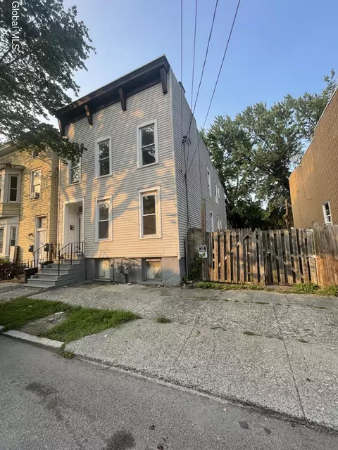 339 1st St #2, Albany, NY 12206