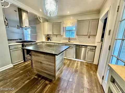 1304 Baker Ave, Schenectady, NY 12309 photo 5