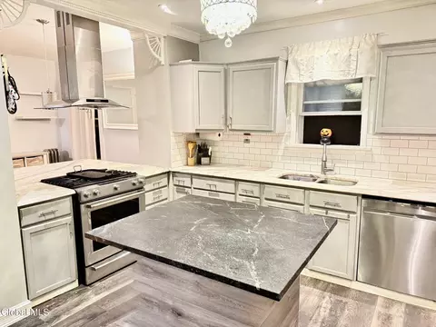 1304 Baker Ave, Schenectady, NY 12309 photo 2