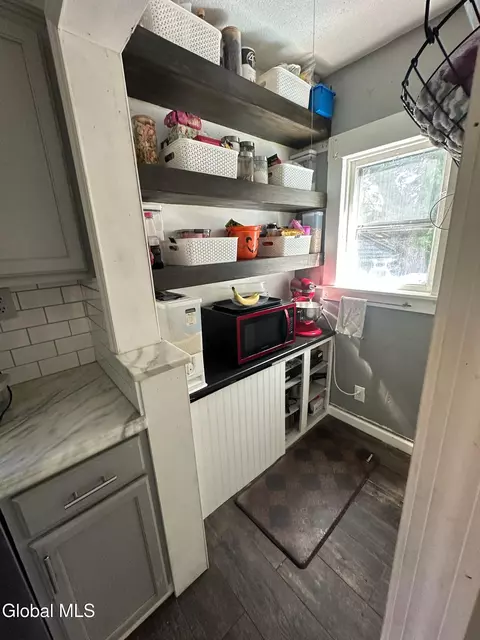 1304 Baker Ave, Schenectady, NY 12309 photo 8