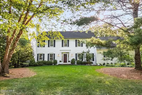 25 Columbine Dr, Glenmont, NY 12077