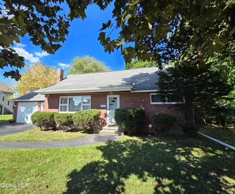218 Mariaville Rd, Schenectady, NY 12306