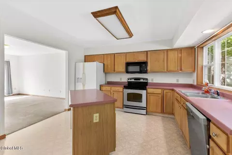 230 Drummond Dr, Ballston Spa, NY 12020 photo 7