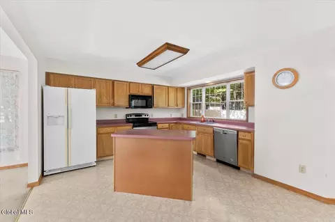 230 Drummond Dr, Ballston Spa, NY 12020 photo 5