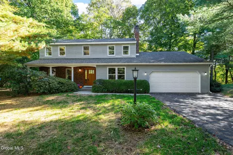 13 Davis Pl, Latham, NY 12110