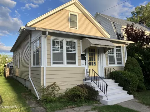22 Lawnridge Ave, Albany, NY 12208