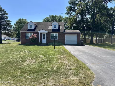 1043 Bill Rd, Schenectady, NY 12303