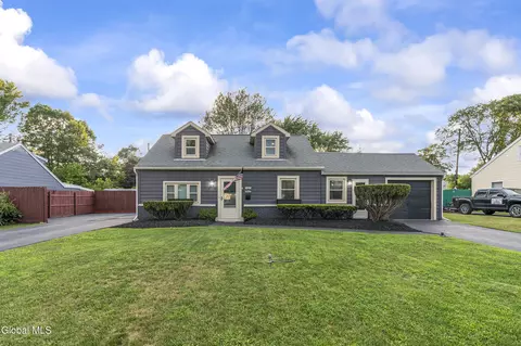 1094 Roberta Rd, Schenectady, NY 12303