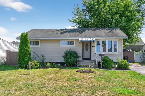12 Oneil St, Troy, NY 12180