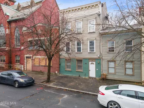 84 Clinton St, Albany, NY 12202